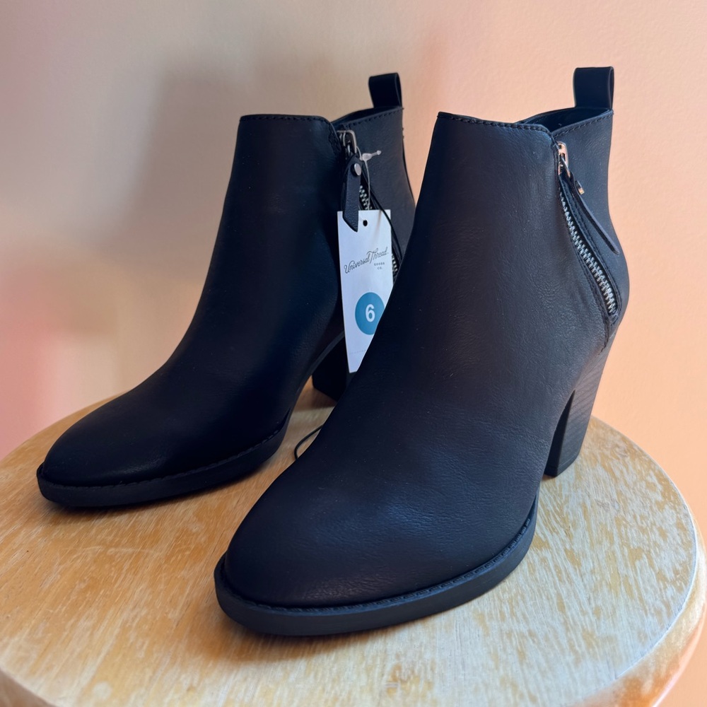 UNIVERSAL THREADS | BRAND NEW WOMEN’S BLACK HEEL BOOT SIZE 6